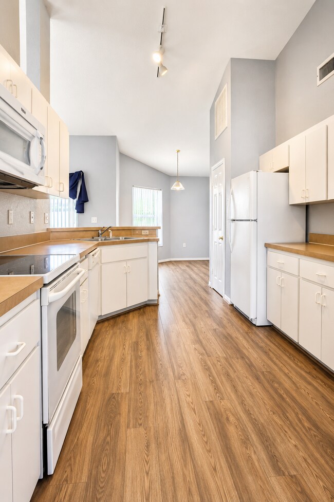 954 Highland Crest Cir