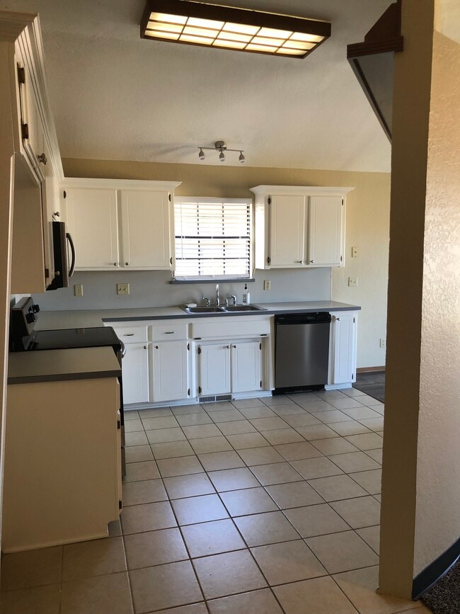 Photo - 5225 SE 82nd St