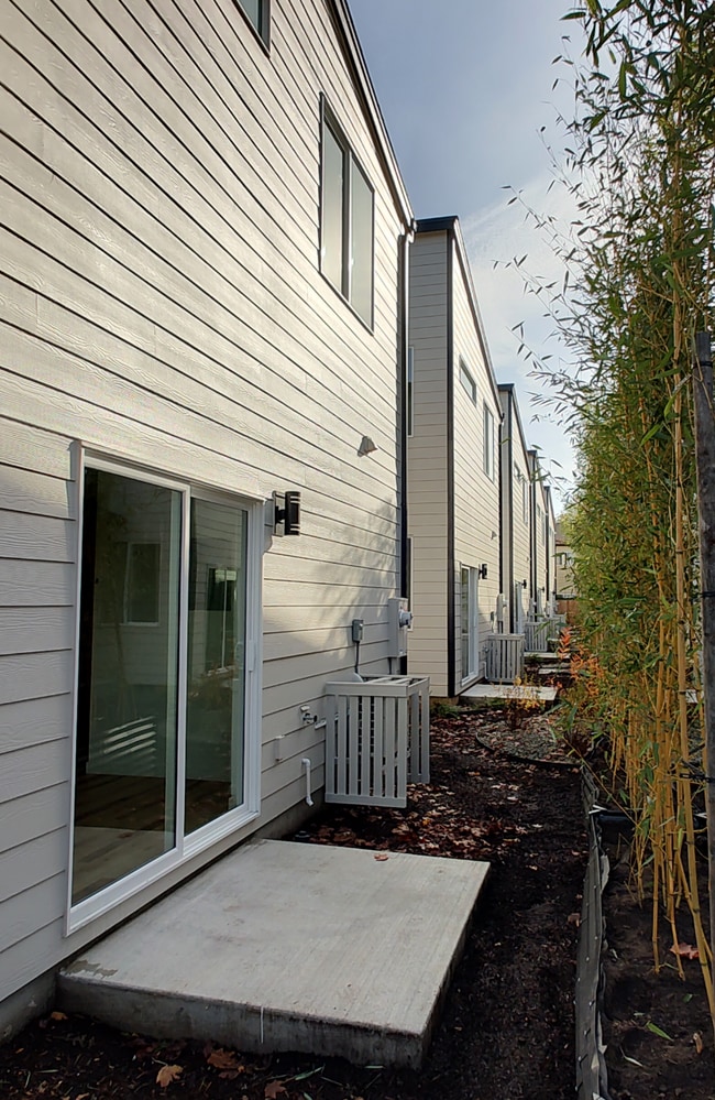 Photo - 4270 NE Going St