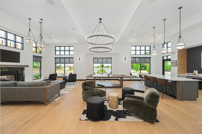 Community Clubhouse Kitchen and Lounge - The Retreat at Canal Apartments