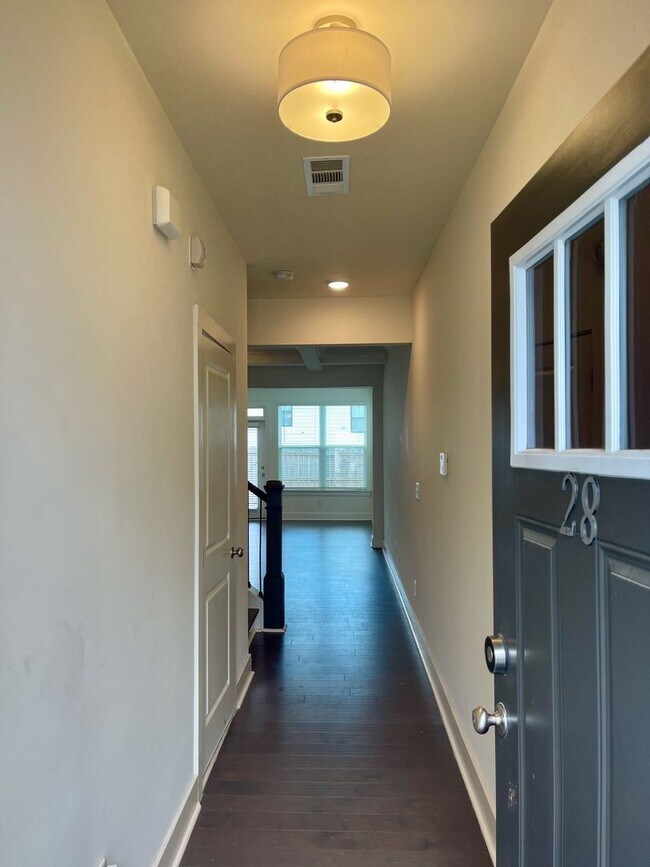 Lovely newer construction home in The Town... House Rental in Auburn