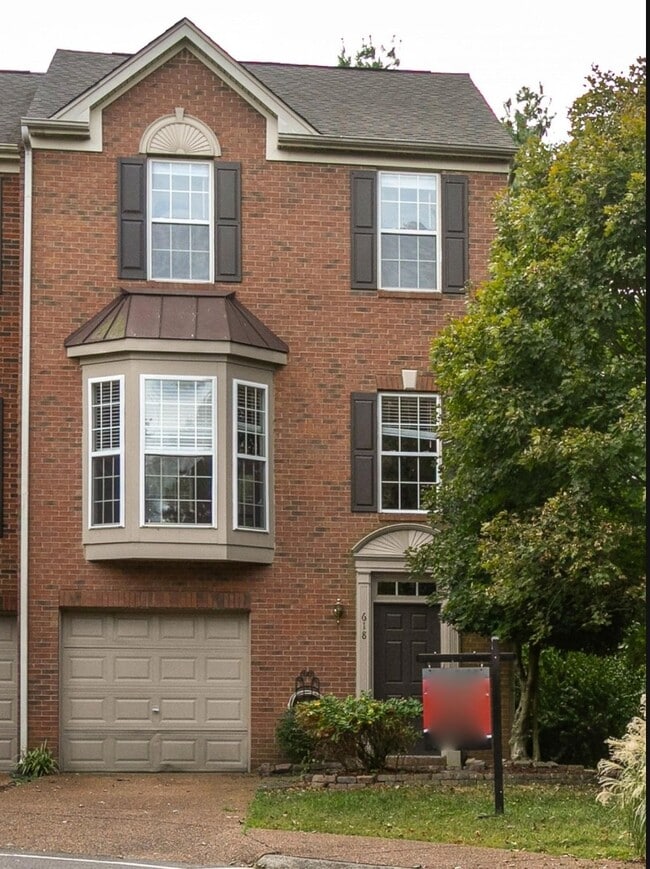 Building Photo - 618 Huffine Manor Cir