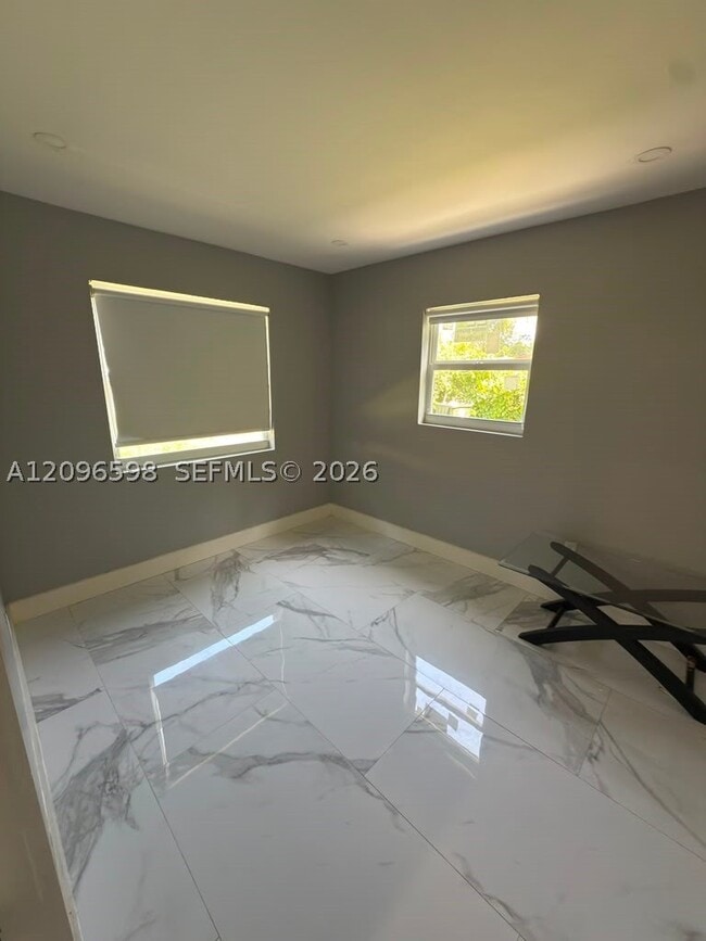 4910 SW 28th Terrace Unidad 1