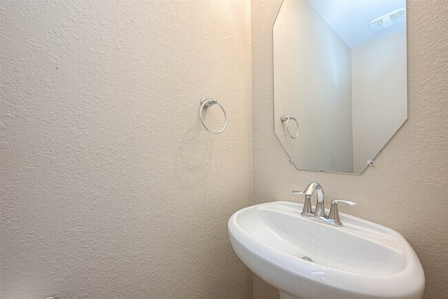 Photo - 24630 Folkstone Cir