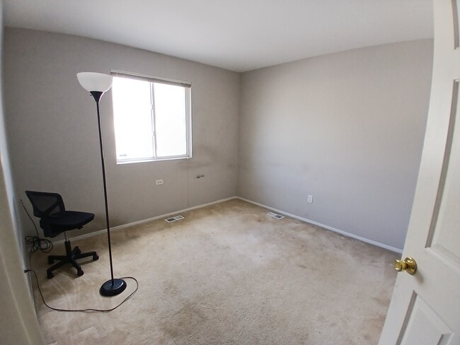 257 Stonegate W Unidad 1st Room for Rent