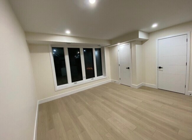 Photo - 196 Britannia Rd Unit B