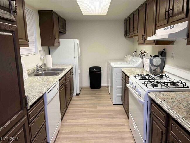 Photo - 4640 Koval Ln