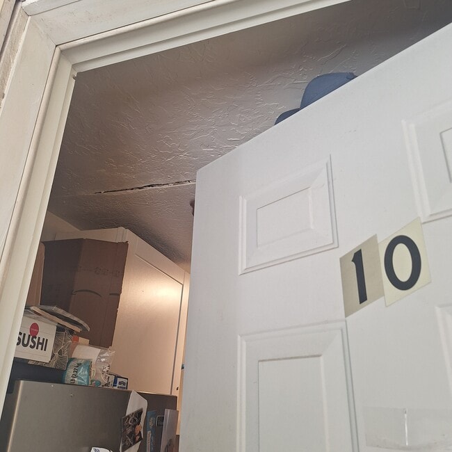 Building Photo - 910 Adele St Unit Apt. 9