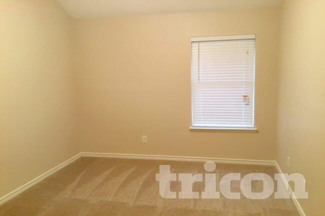 Photo - 1558 Aberdeen Dr