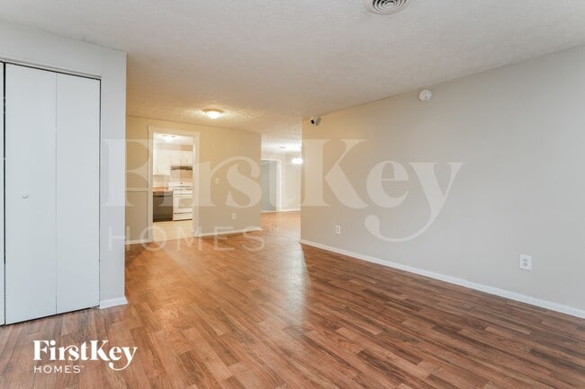 5289 Old Trail Cir