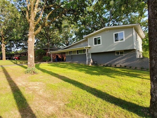 Photo - 304 W 52nd St House