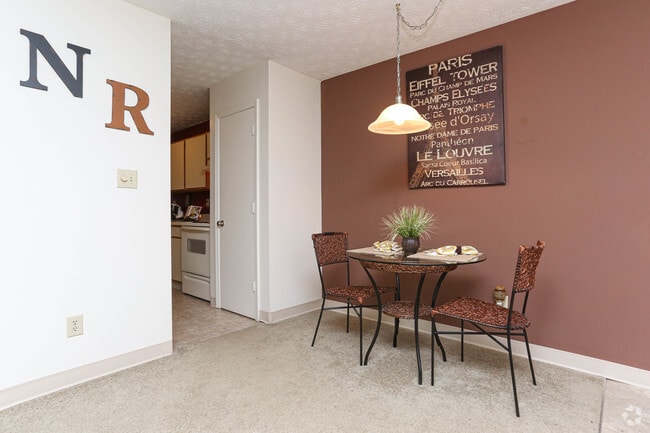 2HAB, 1BA - 950 ft² - Comedor - Reserves of Madison