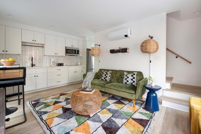 Photo - 542 Boulevard Pl NE Townhome