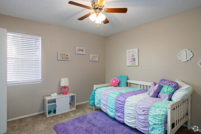2 habitaciones, 1 baño, 865 pies cuadrados, segundo dormitorio