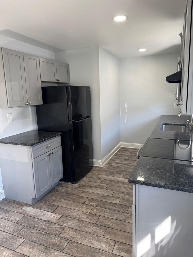 Building Photo - 131 1st Ave