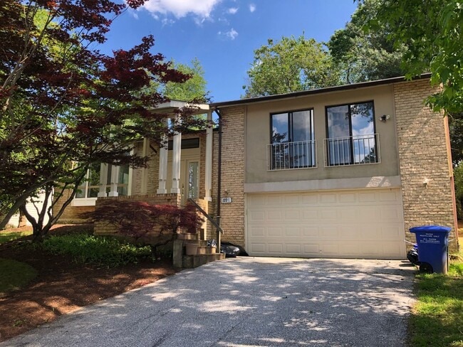 Spacious Potomac Beauty backs to Golf Course - Spacious Potomac Beauty backs to Golf Course