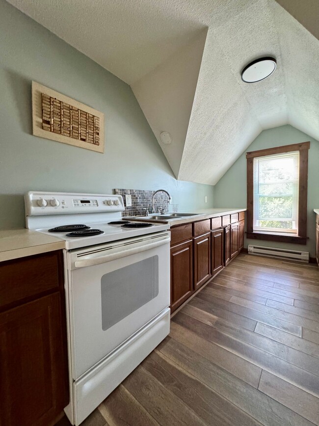 20 Beckwith Ave Unit 2