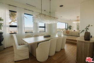 Photo - 13331 Mulholland Dr