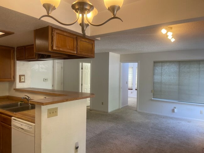 6036 Gunbarrel Ave Unidad E