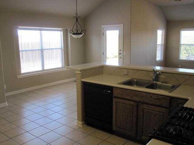 Photo - 728 Abbeyglen Castle Dr