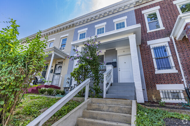 Building Photo - 710 Columbia Rd NW Rental