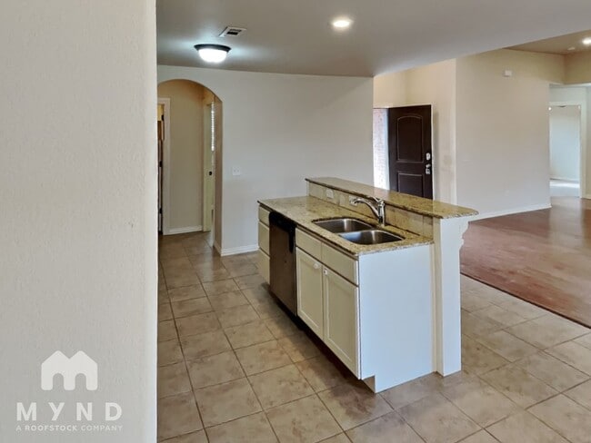 Photo - 441 Capri St