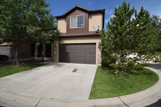 Building Photo - Great 3 Bed 2.5 Bath Townhome in Great Location!!!