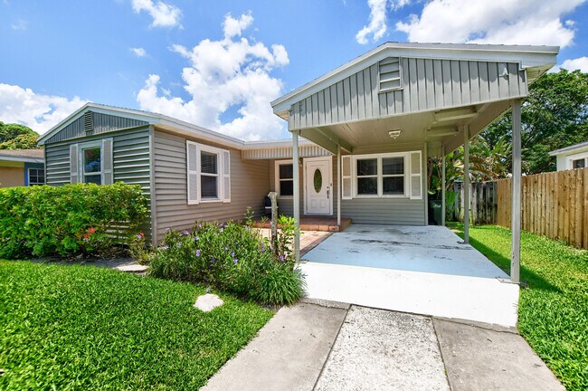 Photo - 830 SE 3rd Ave