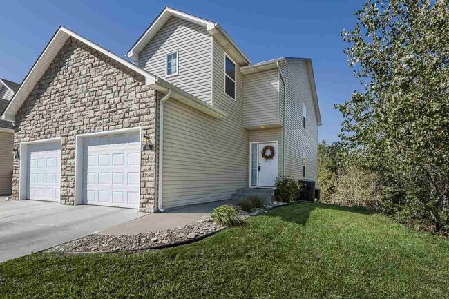 Building Photo - 3D Tour Available - Beautiful Miller Ranch Town-Home with Open Floor Plan! Available July 1st!