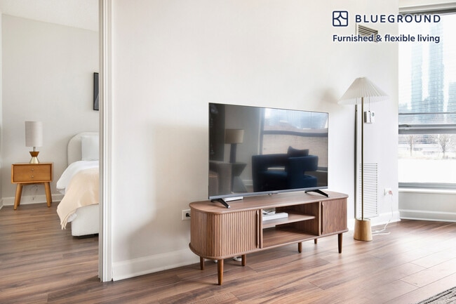 Photo - 300 N Canal St Unit FL4-ID1388