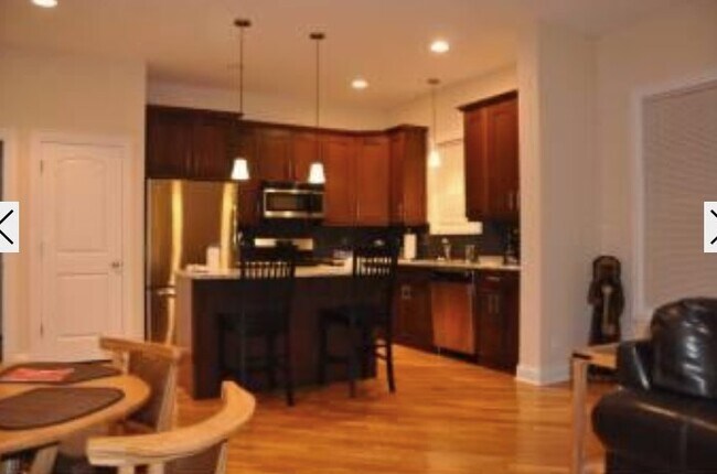 Photo - 2328 N Greenview Ave Unit 3