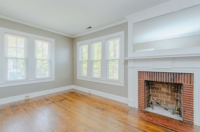 Photo - 3 Bed-2 Bath Bungalow in Burlington available JULY