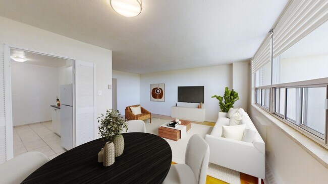 Photo - 110 Inverlochy Boulevard