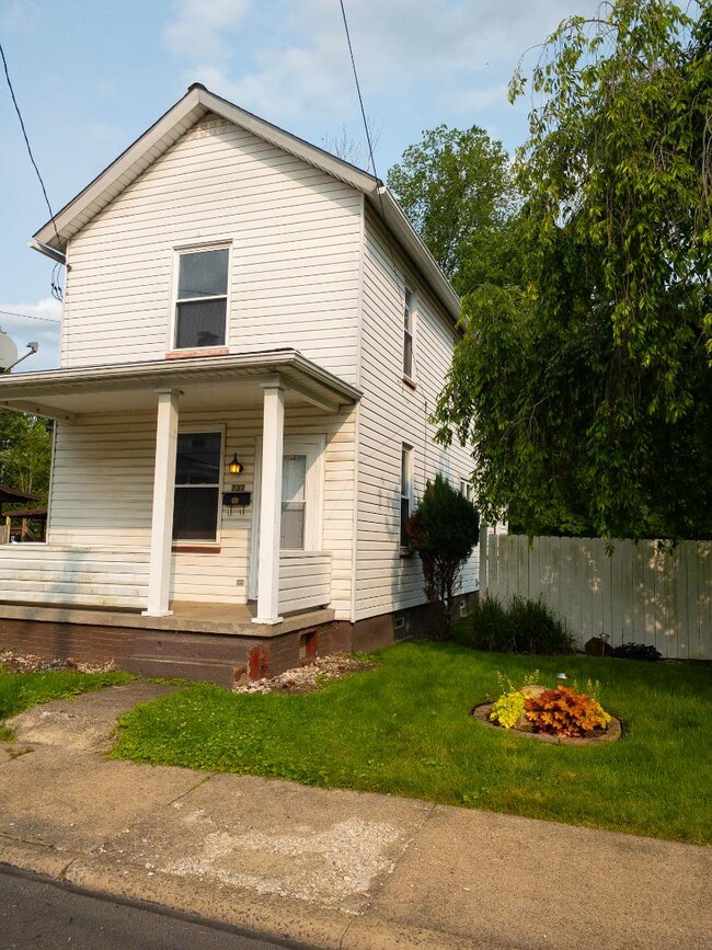 Photo - 737 Grove Ave