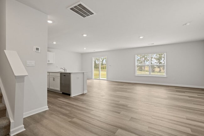 Photo - 215 Deskin Ln