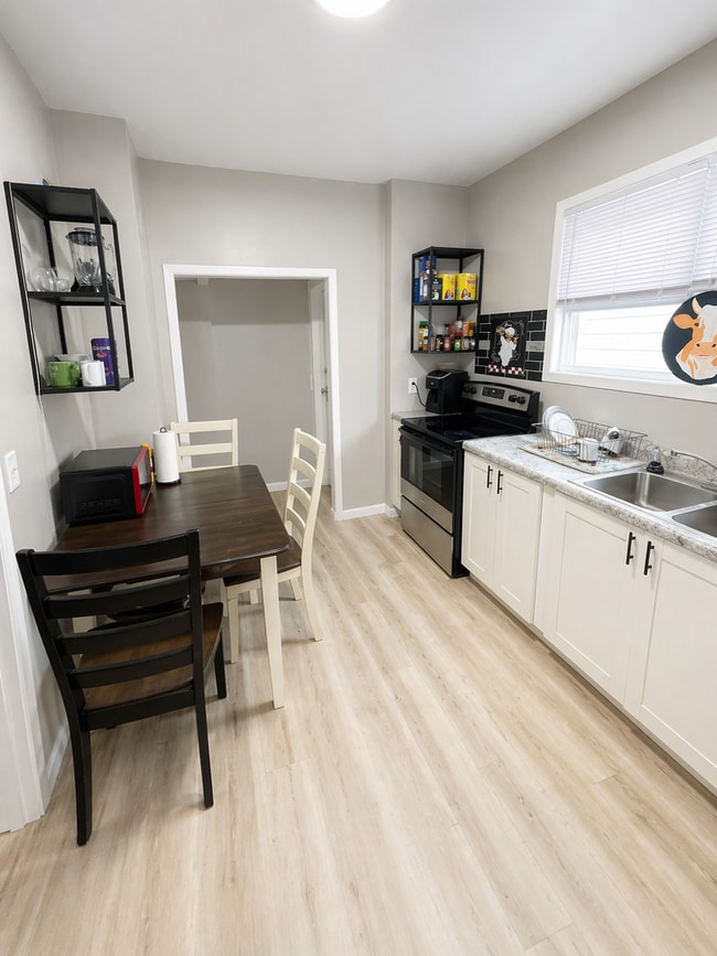 Photo - 906 North 6th Ave E Unit #1 (Lower)