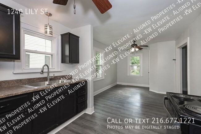 Photo - 1240 Lily St