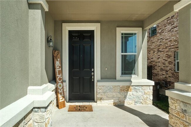 Photo - 521 Bradford Ln