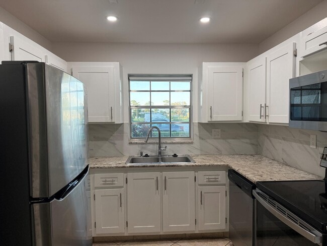 Photo - 14676 Canalview Dr Unidad A