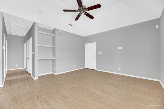 Photo - 2704 E Eisenhower Ave Unidad 2