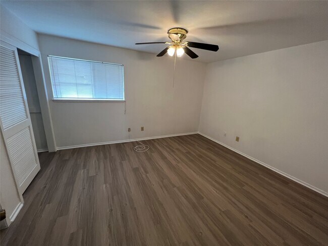 Photo - 8048 Sands Point Dr Unidad A Rental