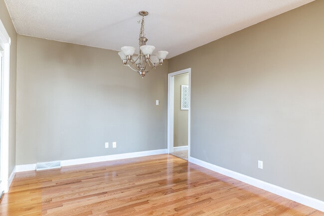 Photo - 908 Dartford Rd