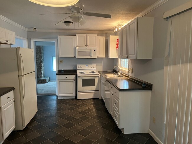 Photo - 1602 Camelot Dr