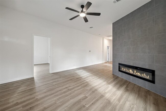 Photo - 707 W 7th St