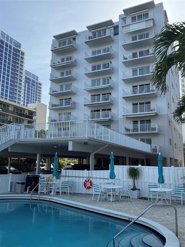 Building Photo - 95 N Birch Rd Unit 303