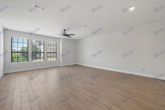 Photo - 807 Ponds Edge Ln