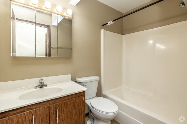 2BR, 1BA - 800SF - Bathroom