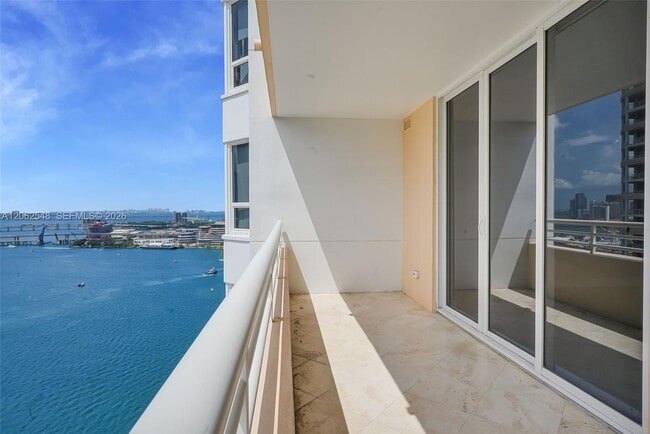 Photo - 808 Brickell Key Dr Unidad 3007