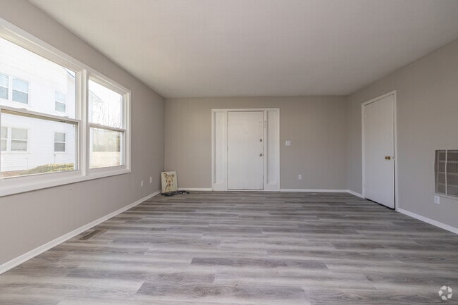 2BR, 1BA - 865SF - Living Area