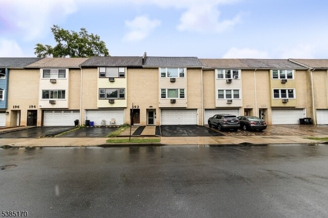 Photo - 190 N Park St